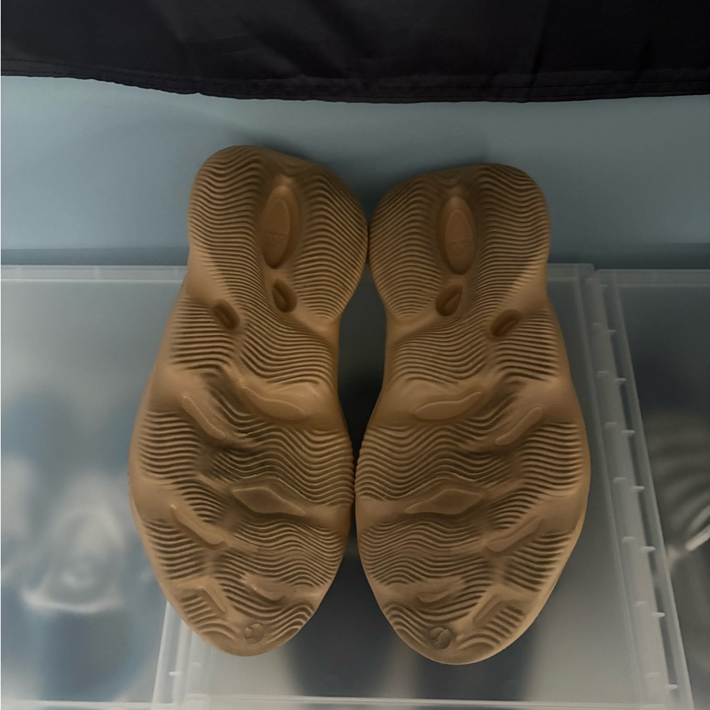 Yeezy foam runner. - Picture 7 of 9